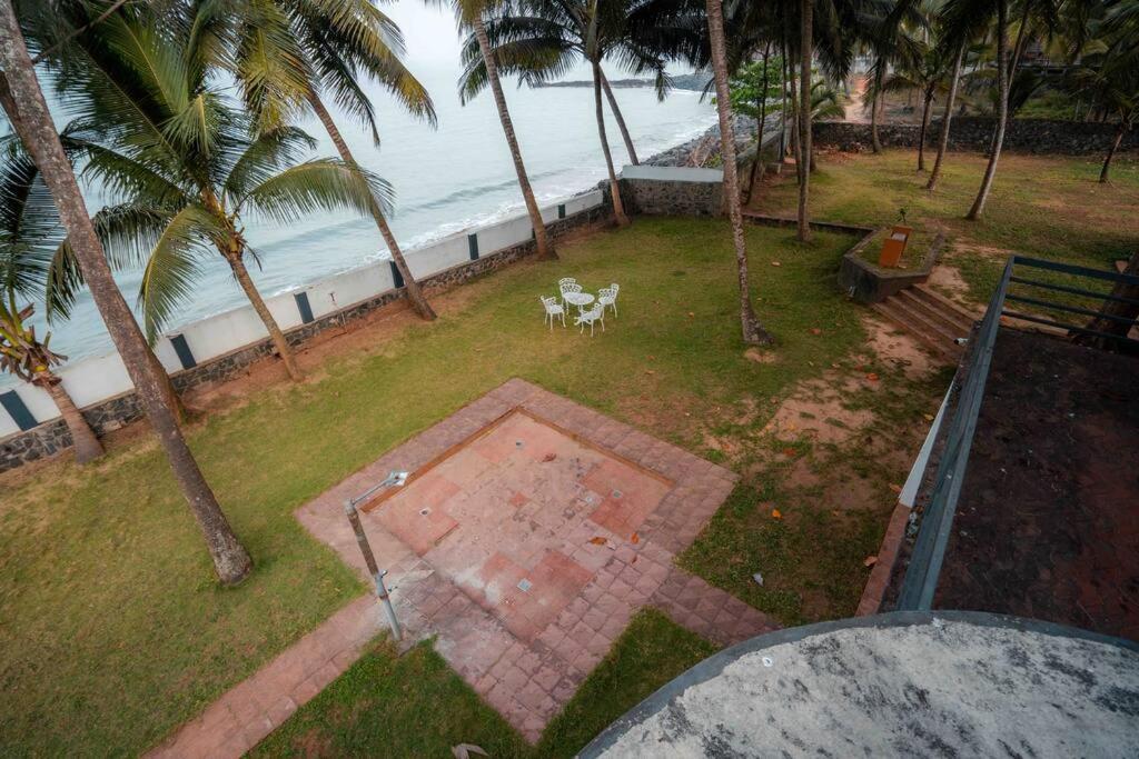 Baywatch By Grha - A Picturesque Beachfront Villa كاليكوت المظهر الخارجي الصورة