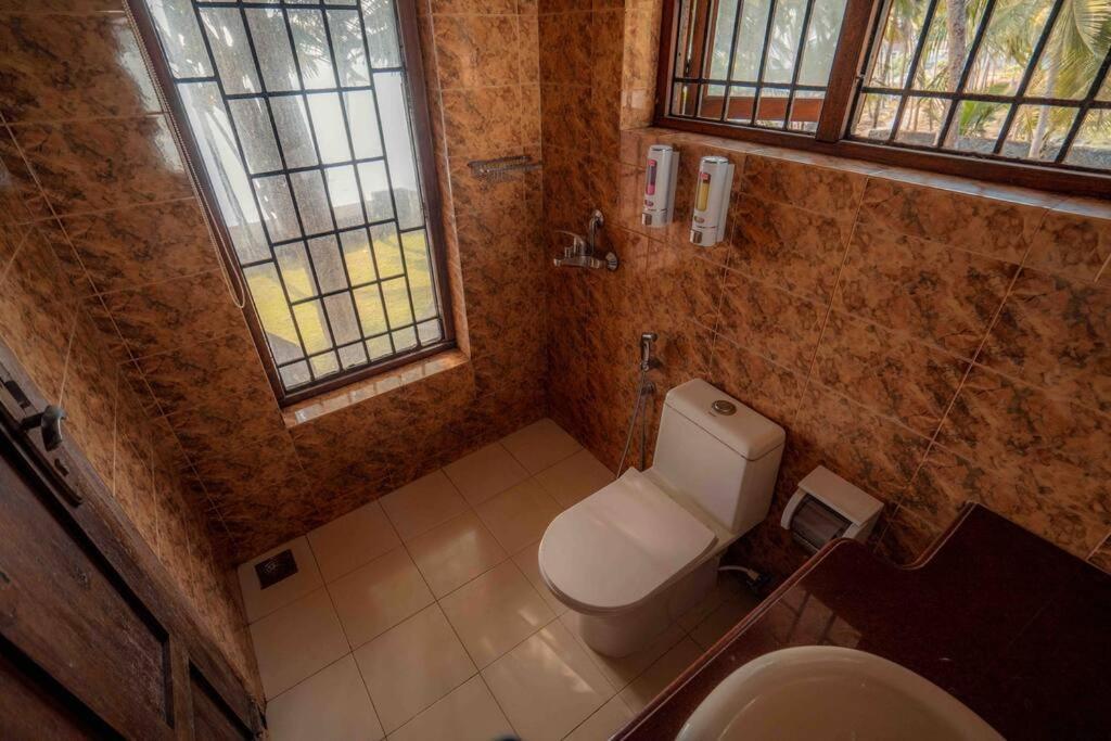 Baywatch By Grha - A Picturesque Beachfront Villa كاليكوت المظهر الخارجي الصورة