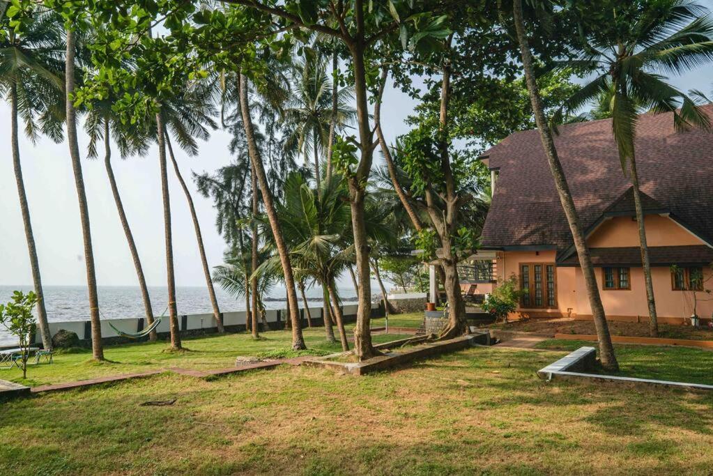 Baywatch By Grha - A Picturesque Beachfront Villa كاليكوت المظهر الخارجي الصورة