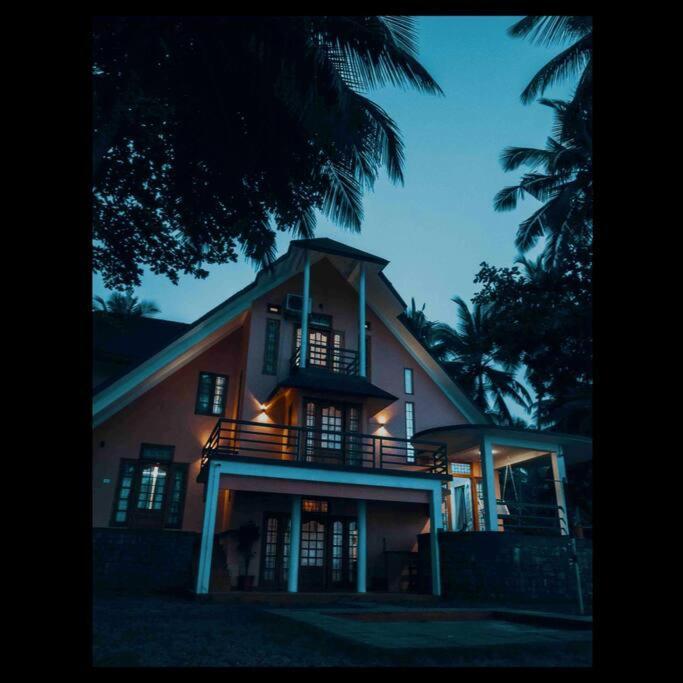 Baywatch By Grha - A Picturesque Beachfront Villa كاليكوت المظهر الخارجي الصورة
