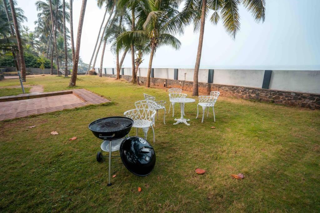 Baywatch By Grha - A Picturesque Beachfront Villa كاليكوت المظهر الخارجي الصورة